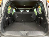 ラゲッジルームは、大容量のスペースを確保。普段のお買い物からレジャーまで、幅広く活躍してくれます!また、リアシートを倒すことでバリエーション豊かにお使いいただけます。
