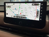 【メーカー12.3型ナビ】インテリアに溶け込むスタイリッシュな「専用設計」メーカーナビを装備♪視認性や操作性など基本性能にも優れ、より上質なカーライフをお楽しみいただけます。