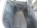 リアシートです!汚れや破れも無く良好です♪後部座席は大人の人でも足元ゆったりしております♪