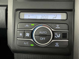 オートエアコン付きなので一度、気温を設定すれば自動的に過ごし易い温度に調整してくれますよ。 車内をいつでも快適空間にしてくれます。
