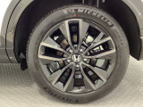 足元がスポーティでオシャレなアルミホイール。