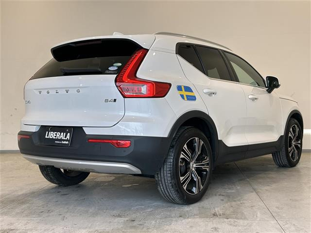 ボルボ XC40 B4 AWD インスクリプション 4WD 4WD 本革シート の中古車