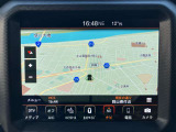 タッチスクリーンをタップするかスワイプするだけですべての機能を呼び出せます。Apple CarPlayおよびAndroid Autoに対応しスマートフォンとのシームレスな 連携も実現。さらに、USBポートを標準装備しています。