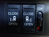 運転席からもスライドドアをボタン操作でスピーディーに開閉できます!またスマートキーでも操作できるので便利です。