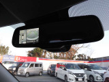 アラウンドビューモニター画像を映し出せるルームミラーです。全体を見渡せてとても重宝します。