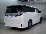 後ろから見ると車の印象も変わりますね♪