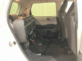【シートアレンジ】リアシート座面を持ち上げると、背の高い荷物を積むのに便利な空間が出現します!多彩なシートアレンジで使い勝手良好!