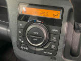 【オートエアコン】一度お好みの温度に設定すれば、車内の温度を検知し風量や温度を自動で調整。暑い&hellip;寒い&hellip;と何度もスイッチ操作をする必要はありません。快適な車内空間には必須の機能ですね♪