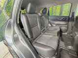 後部座席も気になるようなキズ・汚れやへたり等、大きなダメージはなく、良好な状態です。