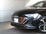 ・斜めからAudiを見るとプレス技術の高さを感じることができます。