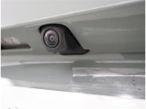 バックカメラが付いているので後方確認が非常にしやすいです。今や運転初心者も熟練者も必須装備!ついていて損はないですね♪