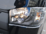 LEDヘッドライトなので夜間走行でも安心して運転していただけます!!さらにグリルもダークプライムS専用になっております!!