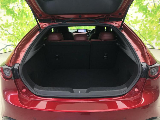 マツダ MAZDA3ファストバック 1.8 XD バーガンディ セレクション の