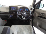 視界良好、操作しやすい運転席です。