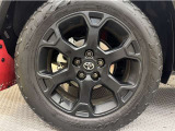 「トヨタ純正アルミホイール」を装着!純正なので車のデザインともマッチしています。高級感やスポーティーさを際立たせてくれます。