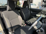 運転席シート廻りは使用感も少なく、良好な状態となっています。前オーナー様が丁寧に使っていたことがよくわかりますね。