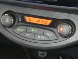 【オートエアコン】車内温度を感知して自動で温度調整をしてくれるのでいつでも快適な車内空間を創り上げます!どの席に座っても快適なドライブが楽しめます♪