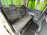後部座席も気になるようなキズ・汚れやへたり等、大きなダメージはなく、良好な状態です。