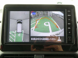 まるで空から見下ろしたかのような映像を映し出すアラウンドモニターだから、車庫入れもラクラクです!