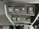 リヤハッチは運転席からボタン操作で電動開閉!燃費の良い発進をサポートし不要な変速を抑えることで、燃費を向上させるECOモードボタン