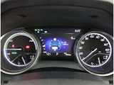 とっても見やすいメーターです。夜間時はラグジュアリーな気分にさせてくれる照明が魅力ですので、夜のドライブも楽しみになりますよ♪