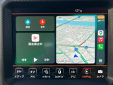 タッチスクリーンをタップするかスワイプするだけですべての機能を呼び出せます。Apple CarPlayおよびAndroid Autoに対応しスマートフォンとのシームレスな 連携も実現。さらに、USBポートを標準装備しています。