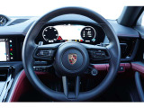 スポーツステアリングホイール(ヒーターおよびモードスイッ付き)です。