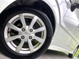 【純正14インチアルミホイール】外観にマッチした純正アルミホイールを装着しております。各種社外アルミホイールや、スタッドレスタイヤも取扱いしております。是非ご相談ください♪