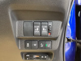 パワースライドドアの開閉はスマートキーのリモコンやドアノブは勿論、運転席側のスイッチ操作でも開閉ができ、安全・簡単です。