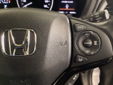 ハンドルにHondaセンシング系のクルーズコントロールやレーンキープアシストなどの操作スイッチが装備されています。ハンドルから手を離さず安全に操作できます。