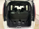 三列目乗車時でも十分なスペースのあるトランクフロアです。