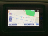 ナビゲーションはフルセグTV対応のGathers純正メモリーナビを搭載しています。Bluetoothオーディオ機能がありますので、スマートフォンなどの音楽も再生できます。