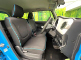 運転席まわりには十分なスペースがあり、大柄な方でもゆったり運転していただける環境です。