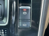 パーキングブレーキは電動式でオートホールド機能は坂道発進や長時間の信号待ちなどの時にブレーキペダルから足を放しても車は動かずにアクセルペダルを踏み込むとスタートします