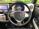 インテリアに合わせたデザインのステアリングは、運転される方のことも考え、運転しやすい形状、大きさです。是非一度、実際に触ってお確かめください。