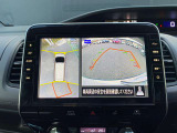 上からまる見え!アラウンドビューモニターの画像です。純正ナビに映してあります。お車を真上から見たような映像をミラーやナビ画面に映し出す事によって、車両の周囲を確認し、駐車時や発進時の運転をサポート。