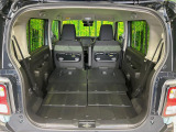 普段のお買い物や通勤、送迎等に十分な荷室スペースを確保しております。セカンドシートを倒すと、大きな荷物の積載も可能です♪