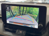 【バックカメラ】駐車時に後方がリアルタイム映像で確認できます。大型商業施設や立体駐車場での駐車時や、夜間のバック時に大活躍!運転スキルに関わらず、今や必須となった装備のひとつです!