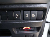 両側電動スライドドアのスイッチ付です。車内からもスイッチひとつで楽にドアの開閉が可能です。電動なので開閉時に力を使う必要がなく、半ドアになることもありません!