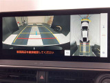 バックカメラの他に上から見下ろしたような画像が見れるアラウンド(全方位)モニター。前後左右を把握できる、すごい機能が装備されています!