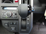 インパネシフトのCVTオートマチック車です。