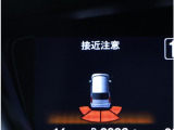 『パーキングセンサー』で周辺の障害物を検知。音とディスプレー表示で、ドライバーに注意を促してくれます!