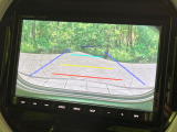 【バックカメラ】駐車時に後方がリアルタイム映像で確認できます。大型商業施設や立体駐車場での駐車時や、夜間のバック時に大活躍!運転スキルに関わらず、今や必須となった装備のひとつです!
