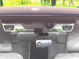 【アイサイトVer2】前方の車両等を検知し、衝突しそうな時は警報で注意を促し、ブレーキを踏む力をサポート。ブレーキを踏めなかった場合は衝突被害軽減ブレーキが作動、衝突回避をサポートします。