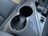 ロングドライブには欠かせない、カップホルダー付です。飲み物をこぼす心配がなくなりますよね。