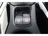 【電動パーキングブレーキ】オートモードのときは、シフトレバーの操作に応じてパーキングブレーキが自動で作動♪