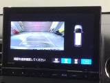 リバースギアに入れるだけで後方の表示へ切り替わります。夜間や雨の日の駐車も楽になりますよ。