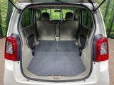 普段のお買い物や通勤、送迎等に十分な荷室スペースを確保しております。セカンドシートを倒すと、大きな荷物の積載も可能です♪