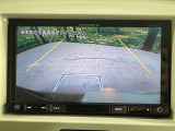【バックカメラ】駐車時に後方がリアルタイム映像で確認できます。大型商業施設や立体駐車場での駐車時や、夜間のバック時に大活躍!運転スキルに関わらず、今や必須となった装備のひとつです!