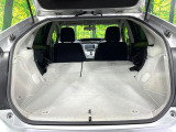 ラゲッジルームは、大容量のスペースを確保。普段のお買い物からレジャーまで、幅広く活躍してくれます!また、リアシートを倒すことでバリエーション豊かにお使いいただけます。